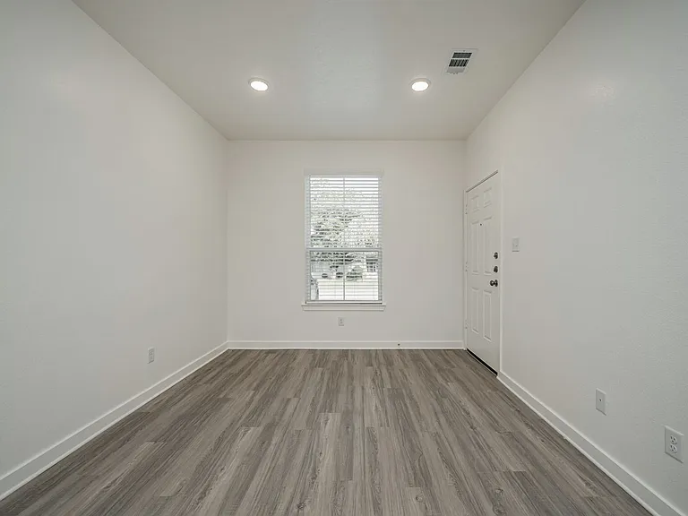 1608 W 5th St #1 — Photo 4