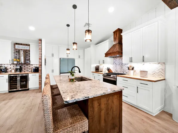 3075 Forest Hills Dr, Redding, CA 96002