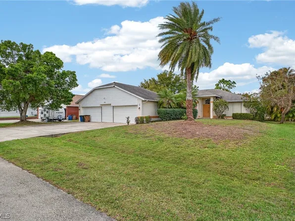 6890 Circle Dr, Fort Myers, FL 33905