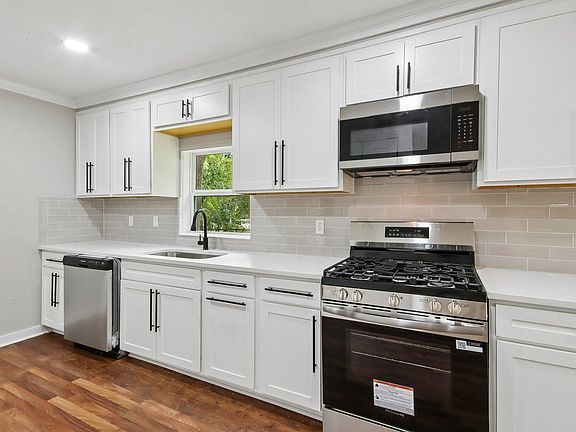 5th image of 25319 Penguin St