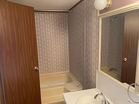 4th image of 12942 Clearwater Dr