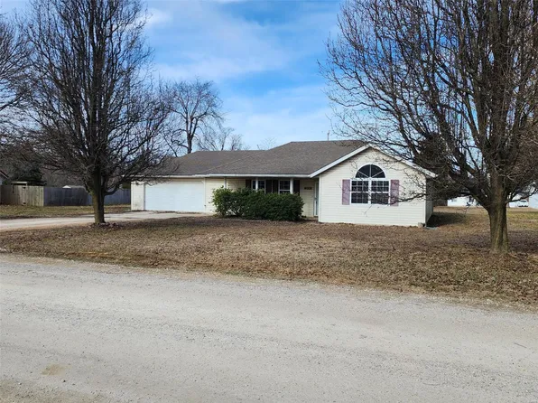614 York St, Crocker, MO 65452