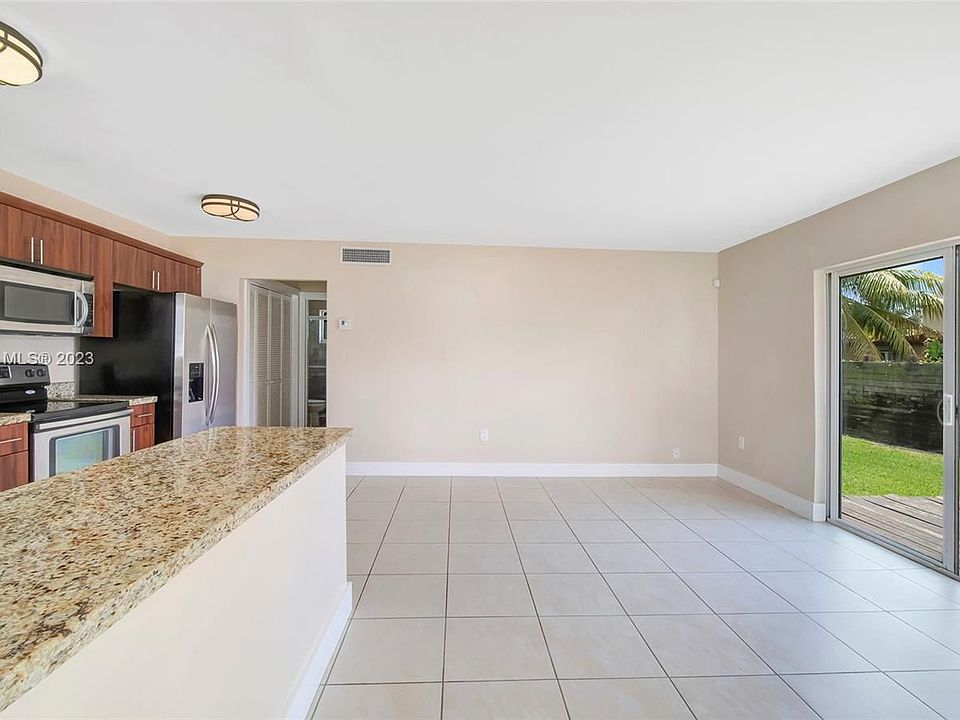 1st image of 592 NE 150th St #4