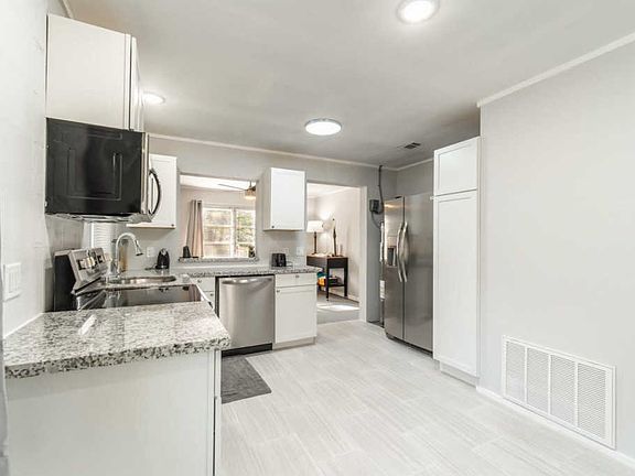 4th image of 5913 Mitchell Ln