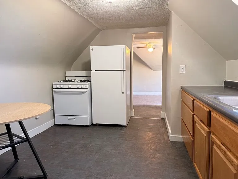 558 E Main St #3 — Photo 3