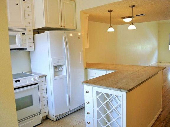 New Kitchen Cabinets and Granite Top