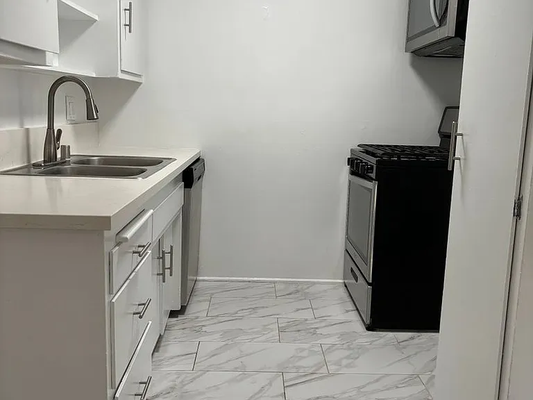 334 S. Hobart Blvd — Photo 17