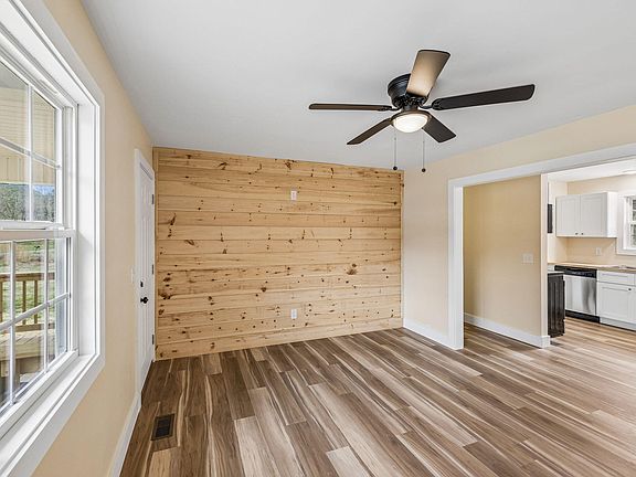 3rd image of 308 Beedie Jones Rd