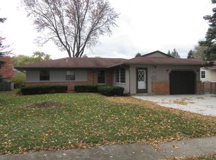 447 Bianco Dr, Elk Grove Village, IL 60007