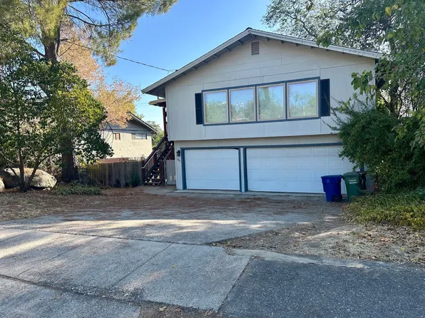1441 Pleasant St, Redding, CA 96001