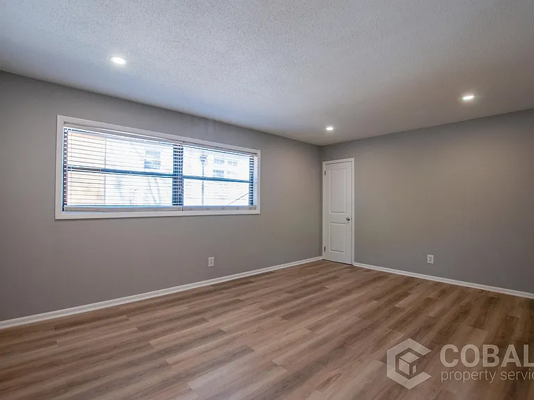 886 Saint Charles Ave NE #2 — Photo 8