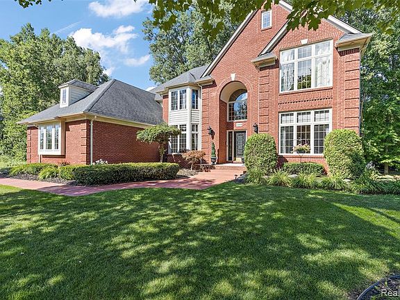 3rd image of 53519 Wayburn Ct