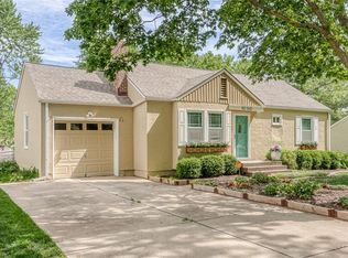 102 E Navajo Ln, Kansas City, MO 64114