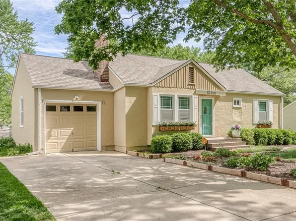 102 E Navajo Ln, Kansas City, MO 64114