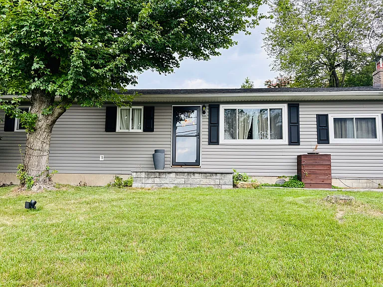 2195 Rovaldi Ave — Photo 1