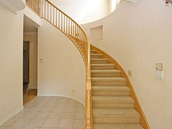 Sweeping Staircase in Entry