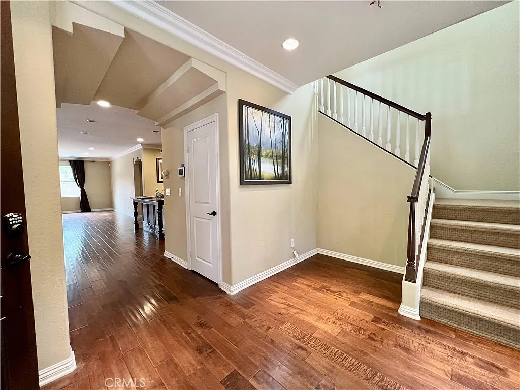 6 bed, 4.5 bath, 3676 sqft, $4,000 — Photo 3
