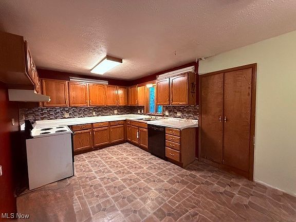 4th image of 4784 Bate St