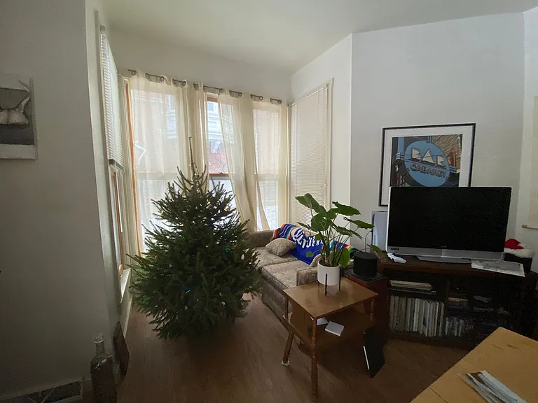 810 E Gorham St — Photo 4