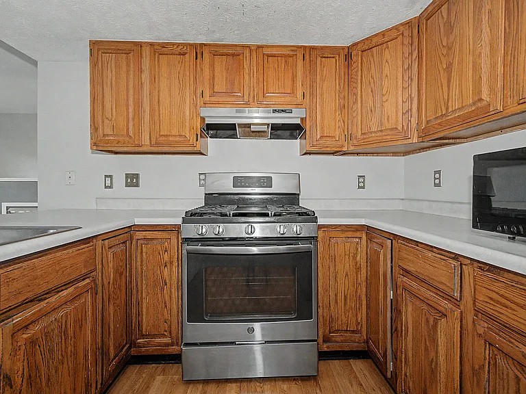 1004 Doral Dr — Photo 12
