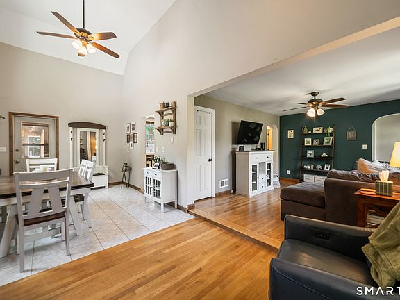 5th image of 67 Birdsview Avenue