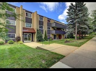 75 Hazelglen Dr #106, Kitchener, ON N2M2E2