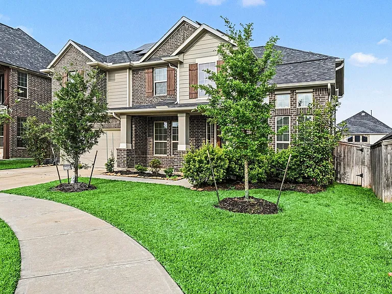 2107 Brooke Avery Dr — Photo 3