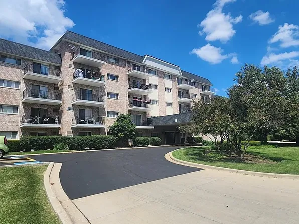 1000 S Lorraine Rd APT 214, Wheaton, IL 60189