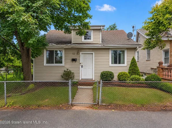 12 Cherokee St, Staten Island, NY 10305