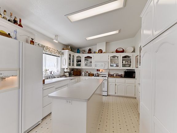 3rd image of 9135 Spice St