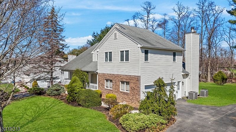 1st image of 34 Knob Hill Rd