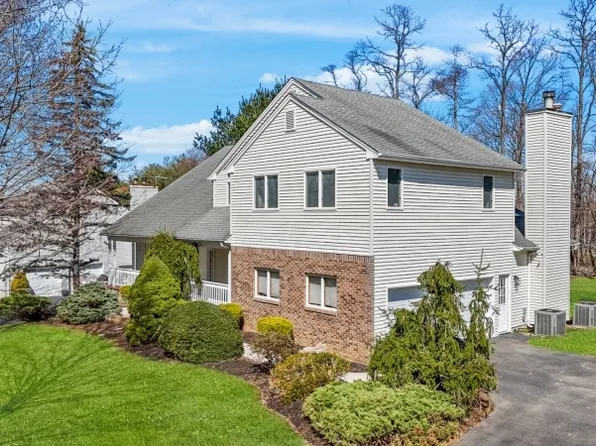 34 Knob Hill Rd, Marlboro Twp., NJ 07751