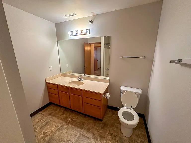 1401 N Dakota Ave — Photo 23