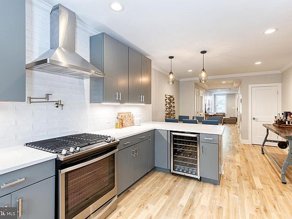 3rd image of 3137 Elliott St