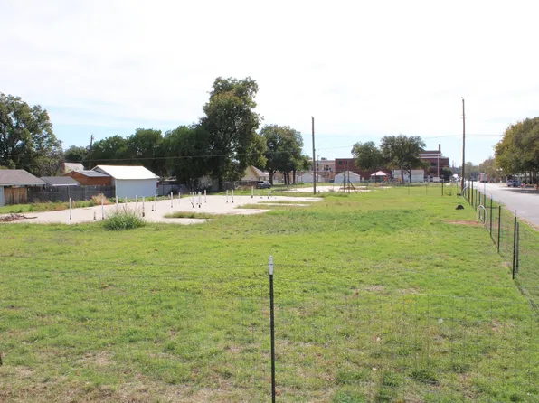 610-618 N Avenue C, Burkburnett, TX 76354