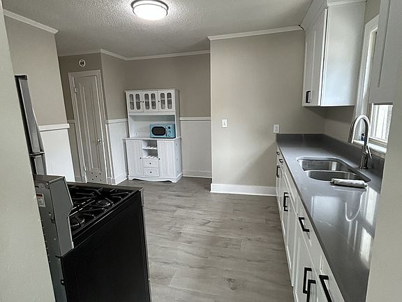 2nd image of 603 W Thomas Ave