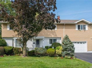 3 Debra Pl, Syosset, NY 11791