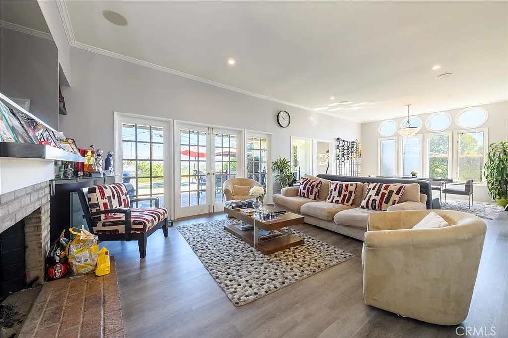 3 bed, 1971 sqft, $8,250 — Photo 3