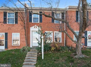 220 N Auburn Dr, Sterling, VA 20164