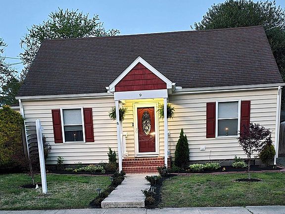 4th image of 9 Oak St