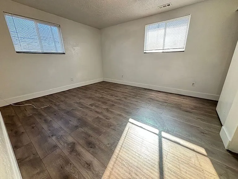 752 N Irving St — Photo 19