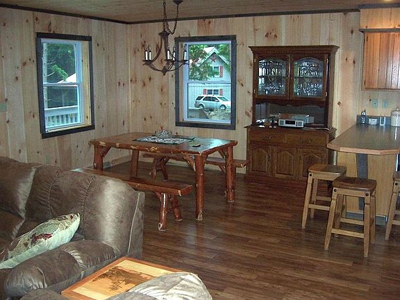 5th image of 220 Birchwood Pl