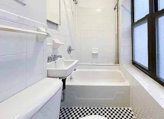 Rented by Kahen Properties | media 14