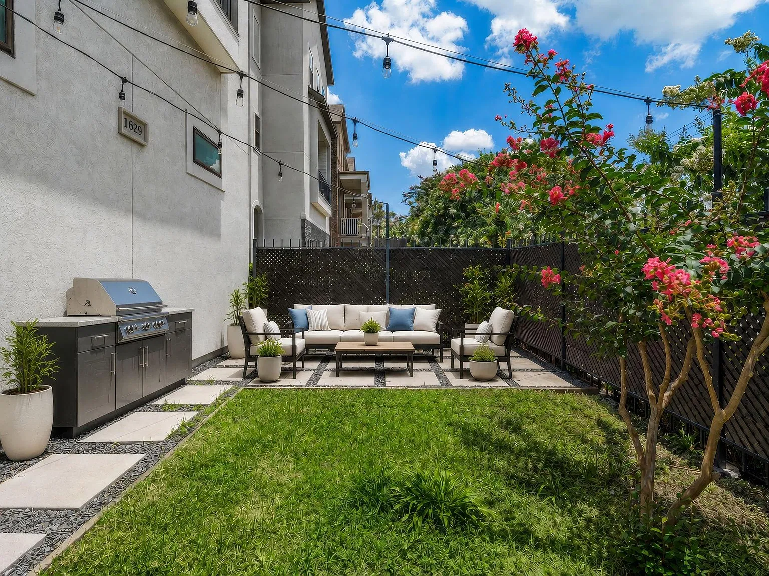 3 bed, 3.5 bath, 2014 sqft, $2,995 — Photo 4