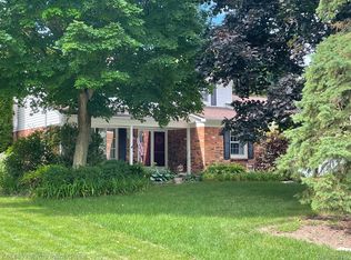 3071 Baypoint Dr, Rochester Hills, MI 48309