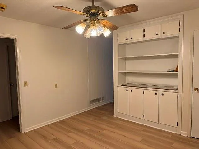 4 bed, 2.0 bath, 1300 sqft, $2,600 — Photo 4