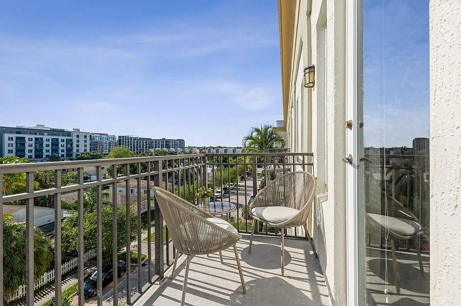 1st image of 533 NE 3rd Avenue #551