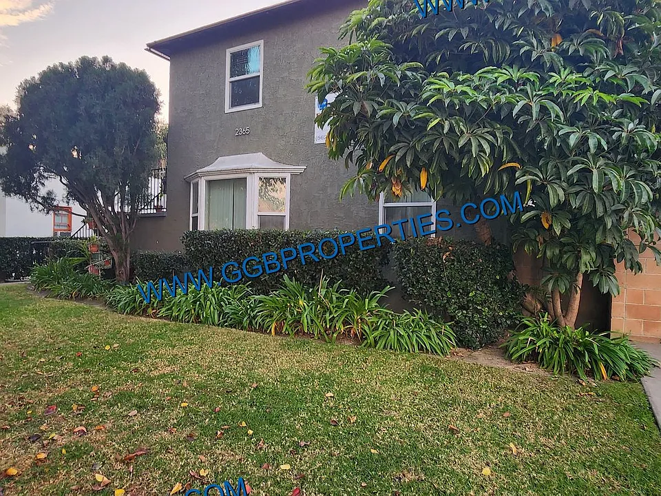 2365-2371 N Eucalyptus Ave