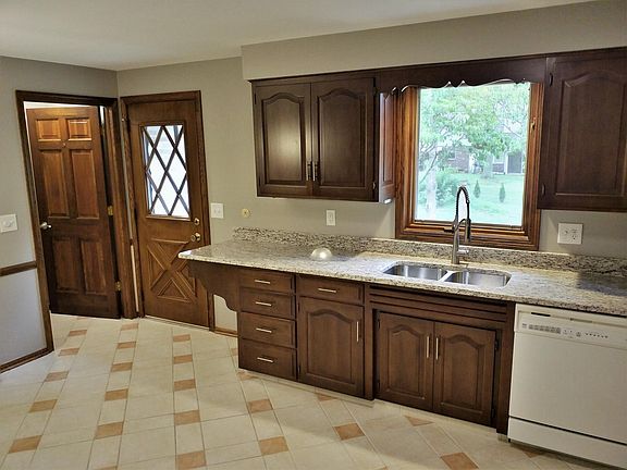 3rd image of 2131 Mohler Dr NW