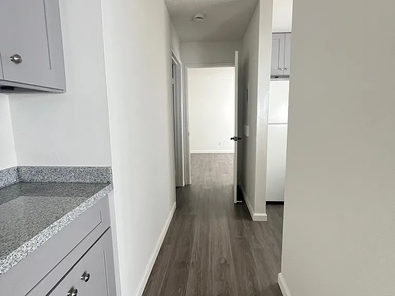 943 Elden Ave — Photo 5